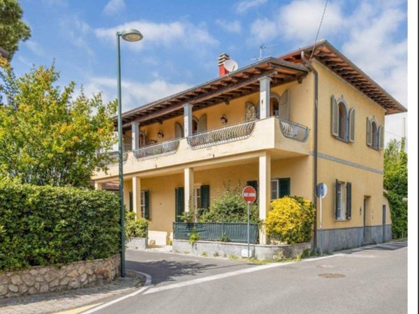 casa indipendente in vendita a Forte dei Marmi