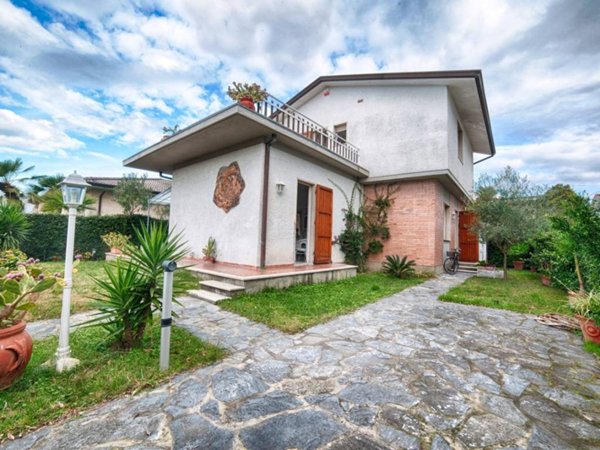 casa indipendente in vendita a Forte dei Marmi