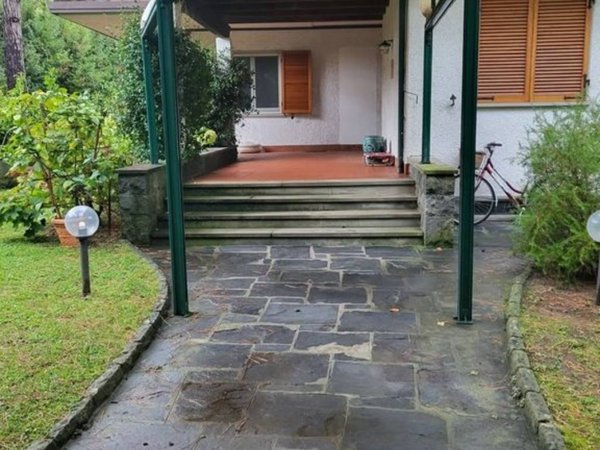 casa indipendente in vendita a Forte dei Marmi