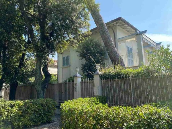 casa indipendente in vendita a Forte dei Marmi in zona Vittoria Apuana