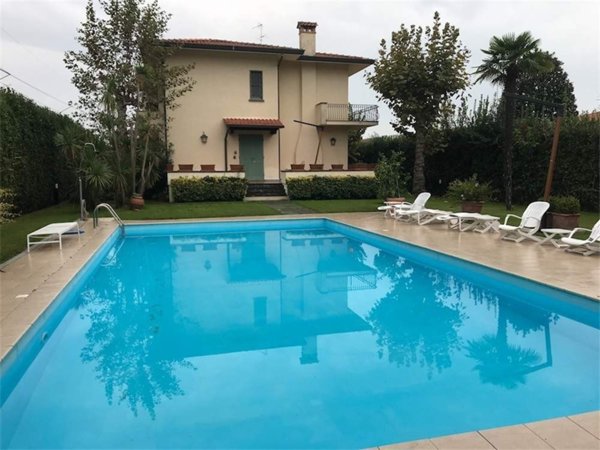 casa indipendente in vendita a Forte dei Marmi