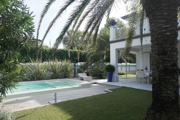 casa indipendente in vendita a Forte dei Marmi in zona Vittoria Apuana