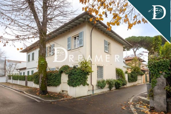 casa indipendente in vendita a Forte dei Marmi