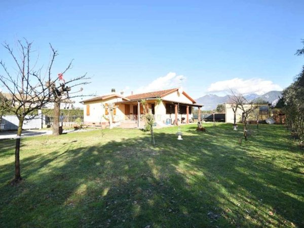 casa indipendente in vendita a Forte dei Marmi in zona Vaiana