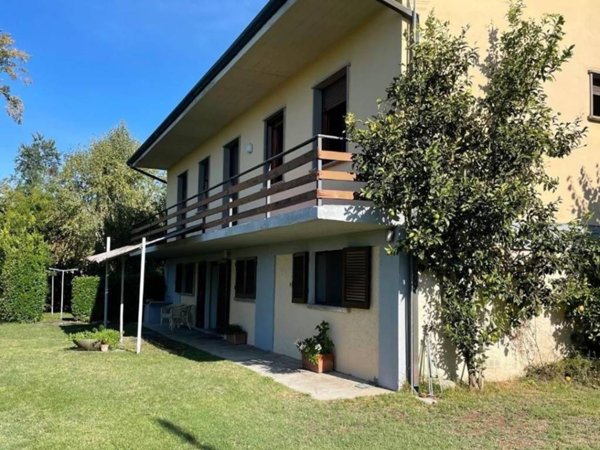 casa indipendente in vendita a Forte dei Marmi in zona Vittoria Apuana