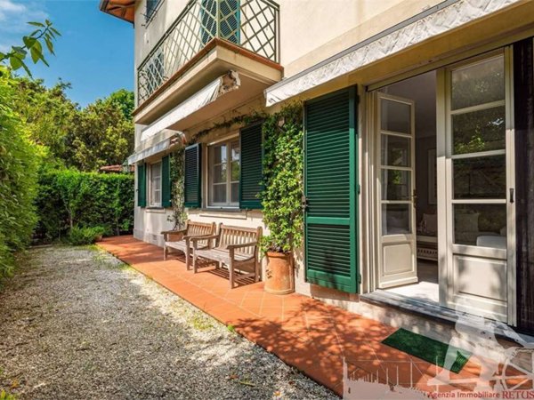 appartamento in vendita a Forte dei Marmi in zona Roma Imperiale