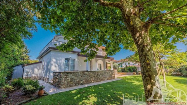 casa indipendente in vendita a Forte dei Marmi in zona Vittoria Apuana