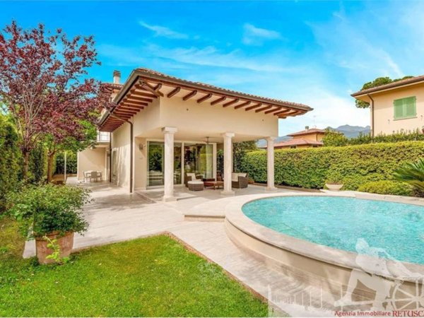 casa indipendente in vendita a Forte dei Marmi in zona Vittoria Apuana