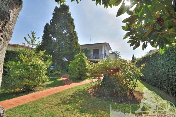 casa indipendente in vendita a Forte dei Marmi