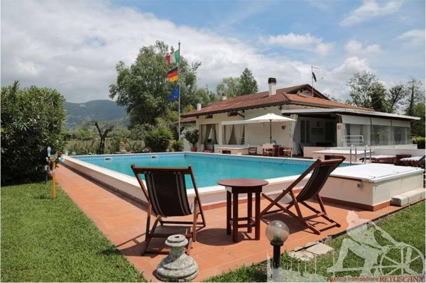 casa indipendente in vendita a Forte dei Marmi in zona Vaiana