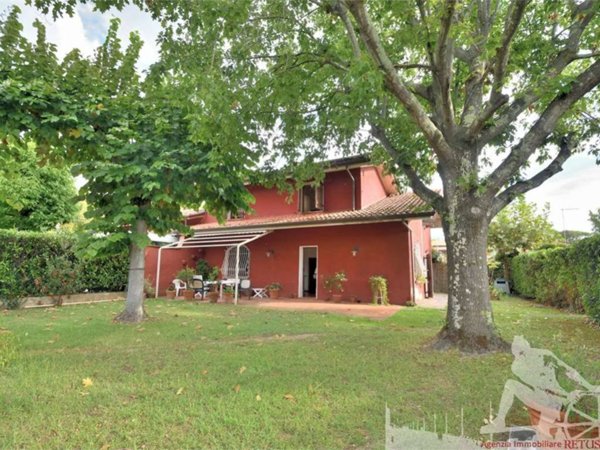 casa indipendente in vendita a Forte dei Marmi in zona Vittoria Apuana