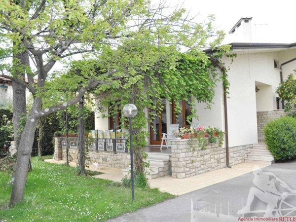 casa indipendente in vendita a Forte dei Marmi