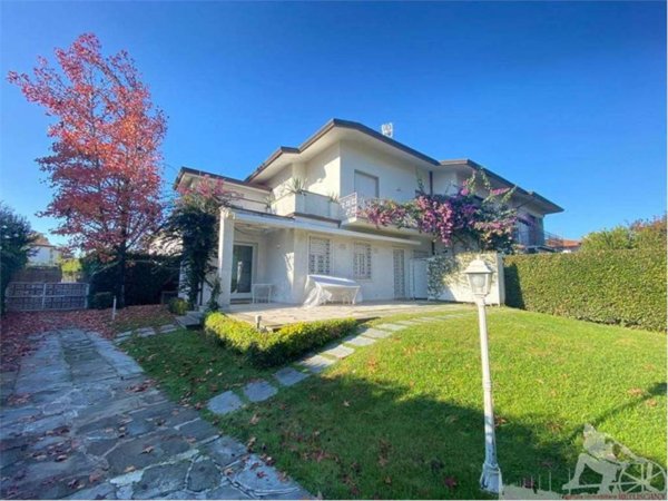 casa indipendente in vendita a Forte dei Marmi