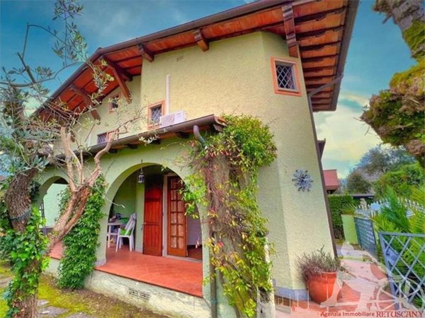 casa indipendente in vendita a Forte dei Marmi