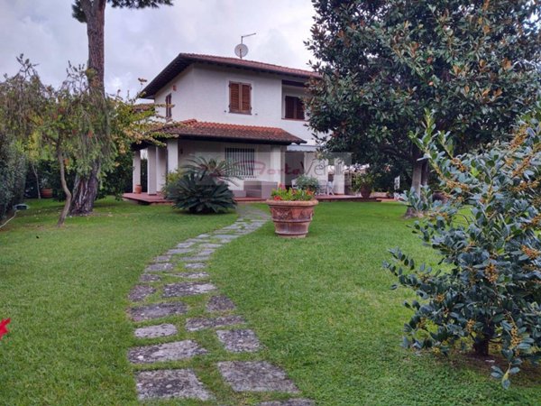 casa indipendente in vendita a Forte dei Marmi