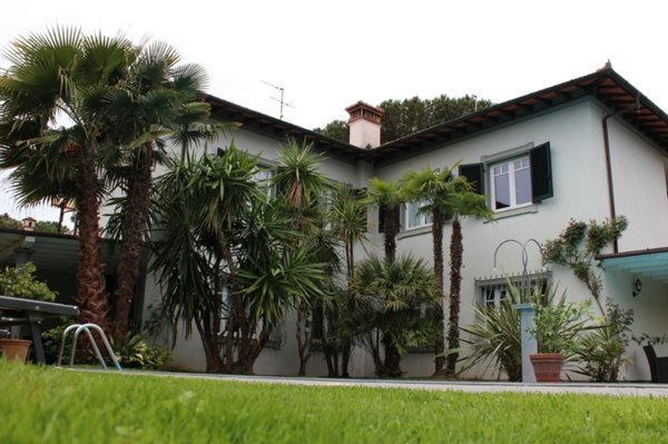 casa indipendente in vendita a Forte dei Marmi