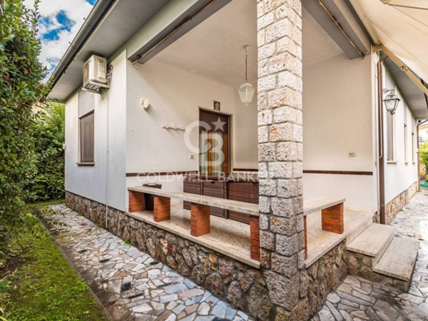 casa indipendente in vendita a Forte dei Marmi