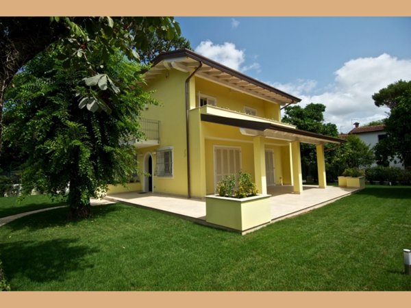 casa indipendente in vendita a Forte dei Marmi