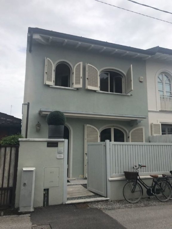 casa indipendente in vendita a Forte dei Marmi
