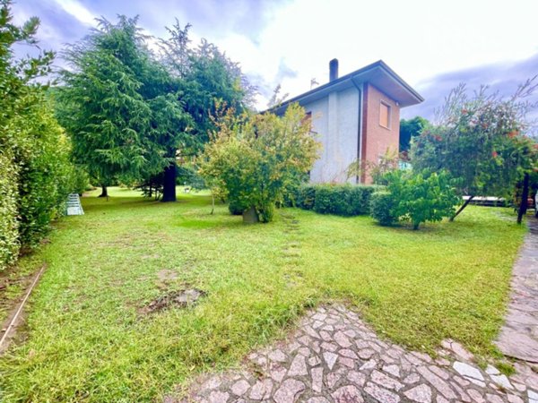 casa indipendente in vendita a Forte dei Marmi