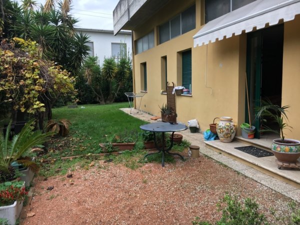 casa indipendente in vendita a Forte dei Marmi