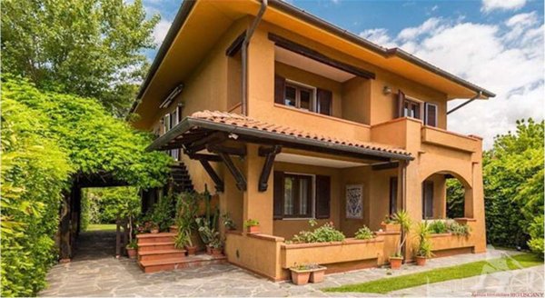 casa indipendente in vendita a Forte dei Marmi