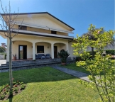 casa indipendente in vendita a Forte dei Marmi in zona Vaiana