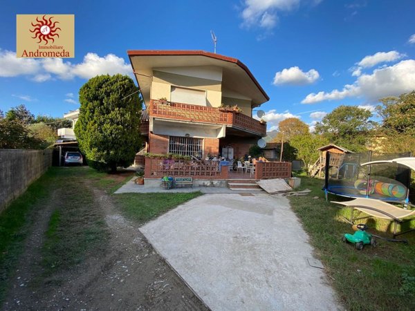 casa indipendente in vendita a Forte dei Marmi