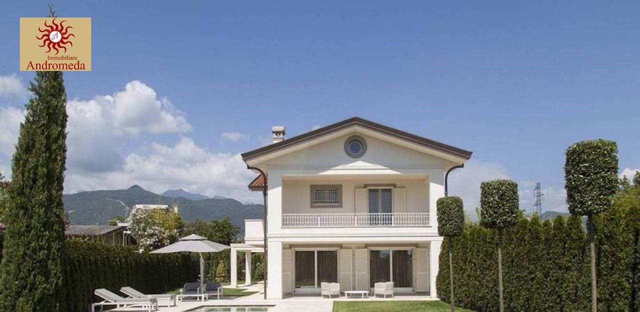 casa indipendente in vendita a Forte dei Marmi in zona Vittoria Apuana