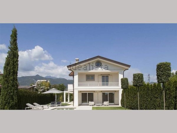 casa indipendente in vendita a Forte dei Marmi in zona Vittoria Apuana