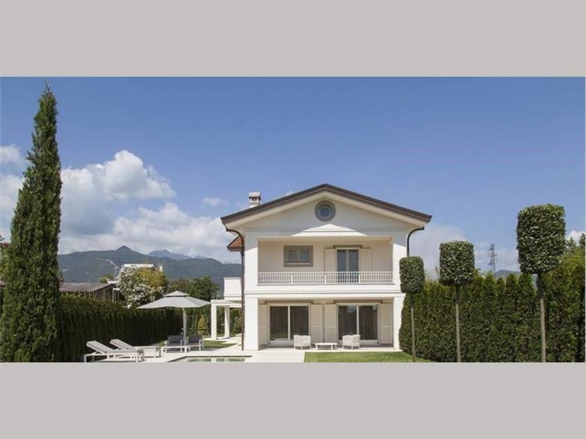 casa indipendente in vendita a Forte dei Marmi in zona Vittoria Apuana