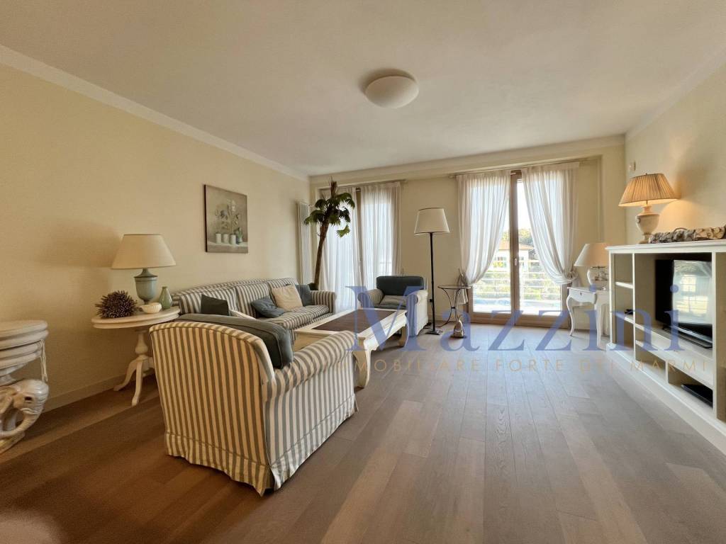 appartamento in vendita a Forte dei Marmi in zona Vittoria Apuana