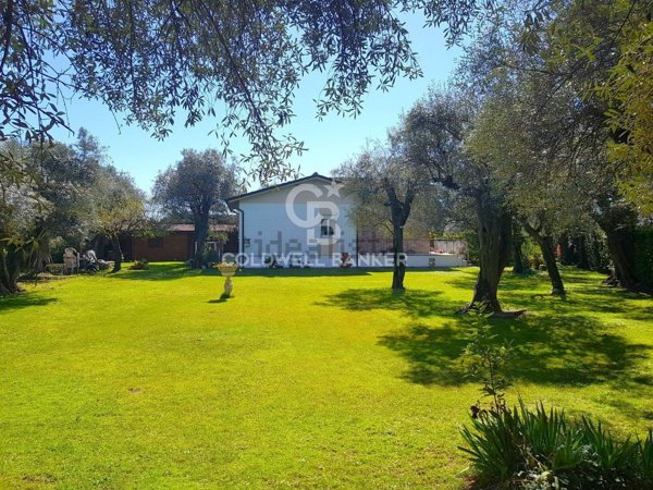 casa indipendente in vendita a Forte dei Marmi in zona Vaiana