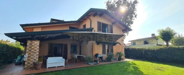 casa indipendente in vendita a Forte dei Marmi