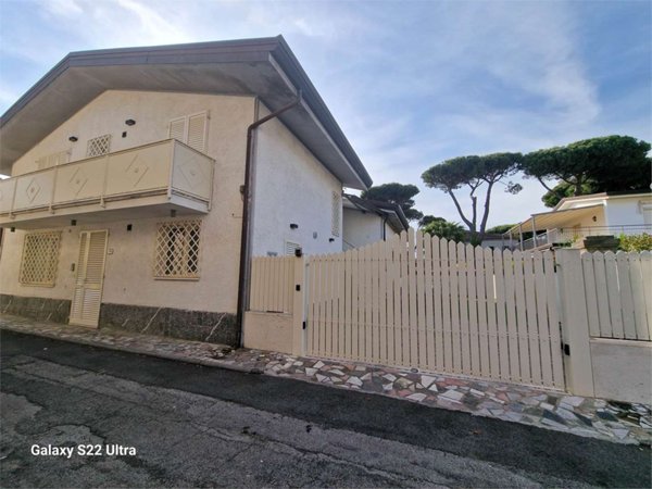 casa indipendente in vendita a Forte dei Marmi in zona Vittoria Apuana