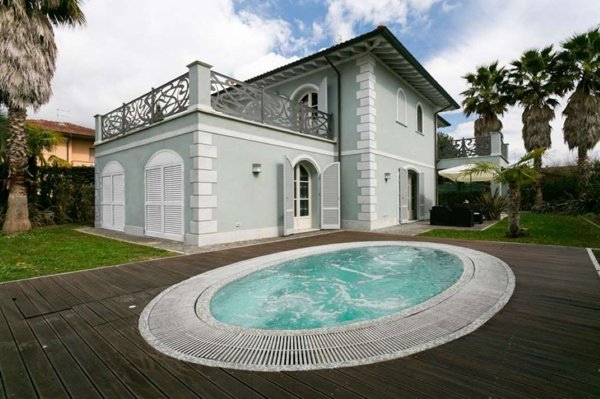 casa indipendente in vendita a Forte dei Marmi in zona Vittoria Apuana