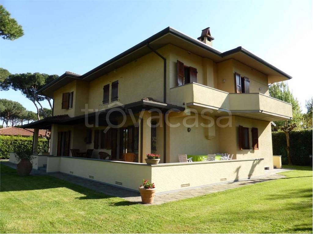 casa indipendente in vendita a Forte dei Marmi in zona Roma Imperiale