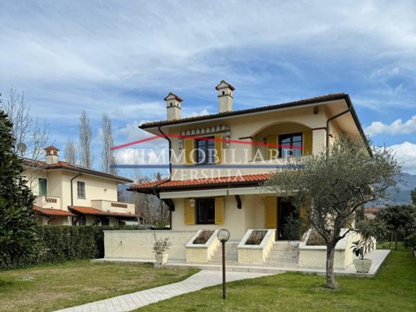 casa indipendente in vendita a Forte dei Marmi