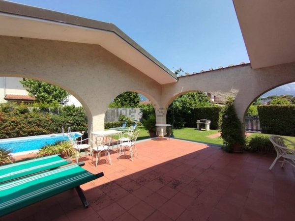 casa indipendente in vendita a Forte dei Marmi