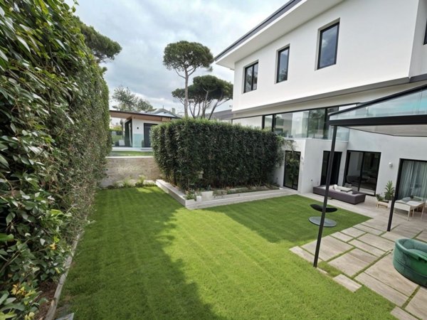 casa indipendente in vendita a Forte dei Marmi in zona Vittoria Apuana