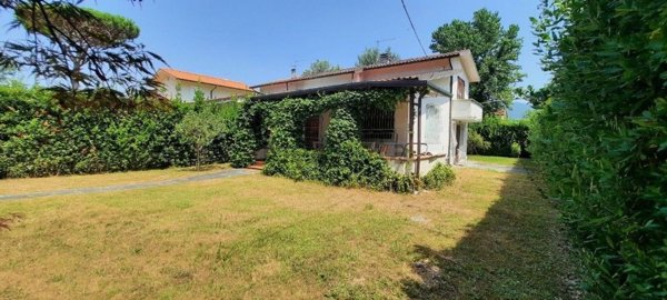 casa indipendente in vendita a Forte dei Marmi in zona Vittoria Apuana