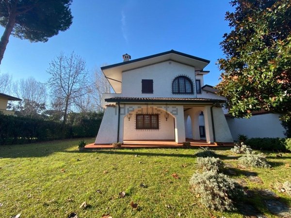 casa indipendente in vendita a Forte dei Marmi