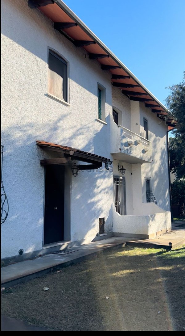 casa indipendente in vendita a Forte dei Marmi in zona Vittoria Apuana
