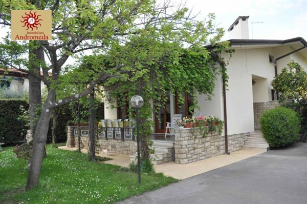 casa indipendente in vendita a Forte dei Marmi