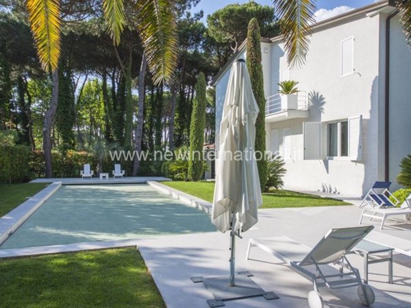 casa indipendente in vendita a Forte dei Marmi in zona Roma Imperiale