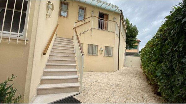 appartamento in vendita a Forte dei Marmi in zona Vittoria Apuana