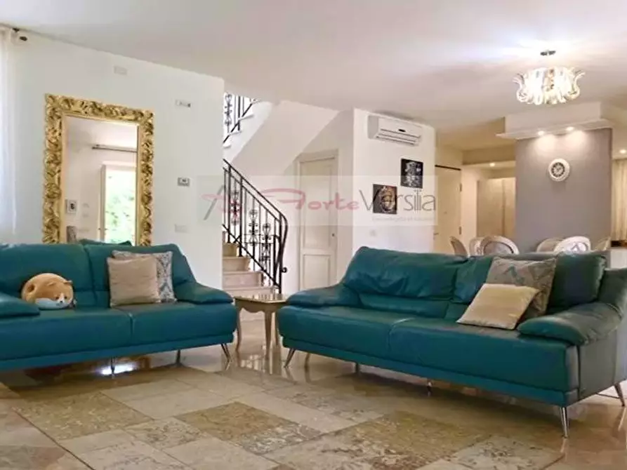 casa indipendente in vendita a Forte dei Marmi in zona Roma Imperiale