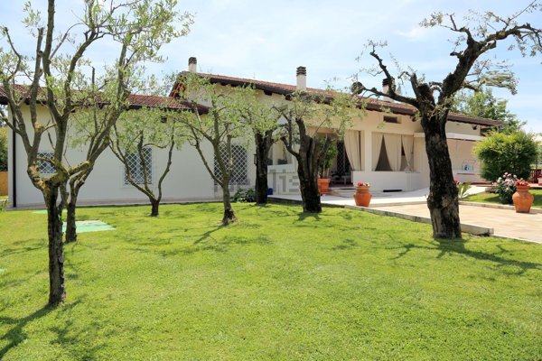 casa indipendente in vendita a Forte dei Marmi in zona Vaiana
