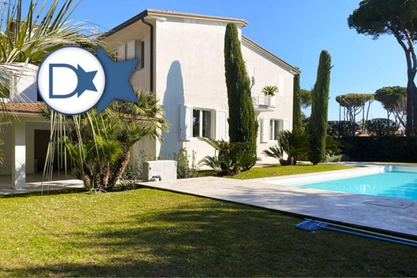 casa indipendente in vendita a Forte dei Marmi in zona Roma Imperiale