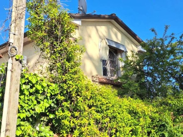 casa indipendente in vendita a Forte dei Marmi in zona Vittoria Apuana
